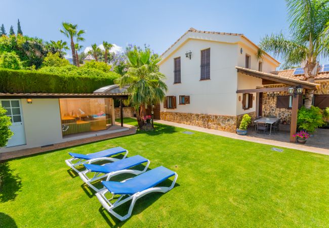 Jardín de esta villa en Alhaurín de la Torre 