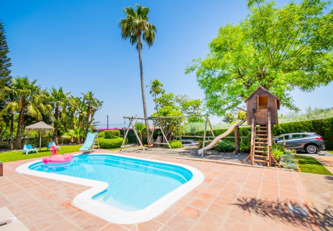 Piscina climatizada de esta villa en Alhaurín de la Torre 