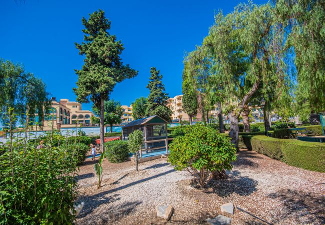 Jardín de este apartamento en Marbella