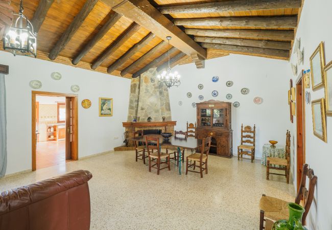 Salón comedor de esta finca en Alhaurín el Grande