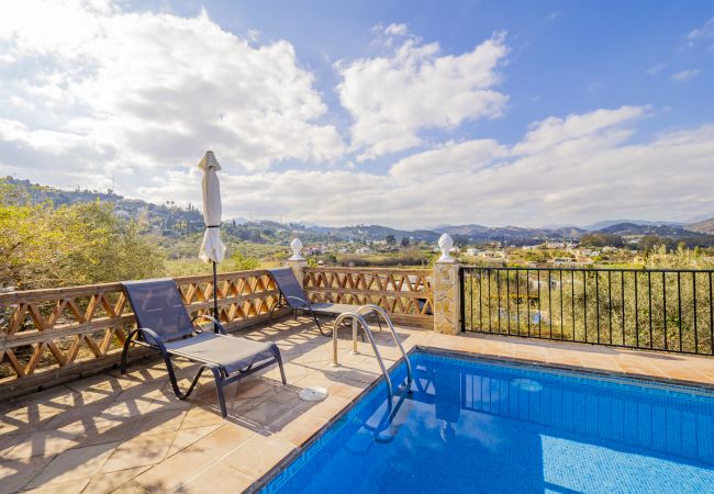 Piscina privada de esta Finca en Coín 