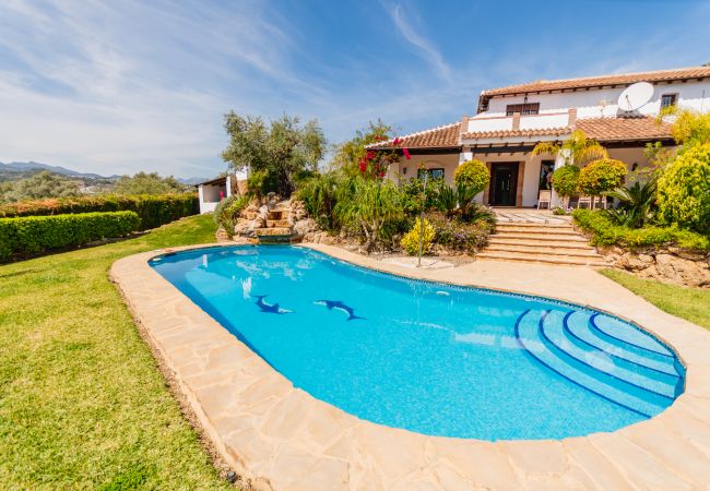 Piscina privada de esta villa en Alhaurín el Grande