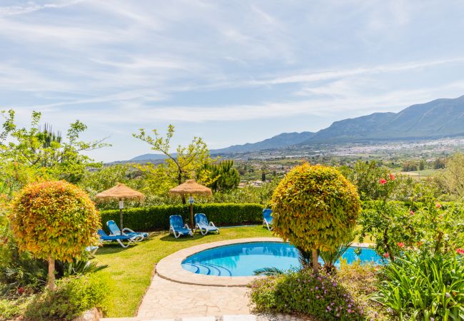 Piscina de esta villa en Alhaurín el Grande