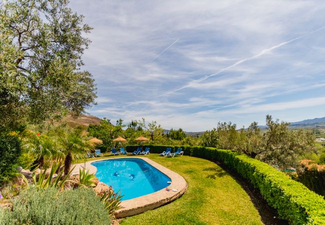 Piscina de esta villa en Alhaurín el Grande