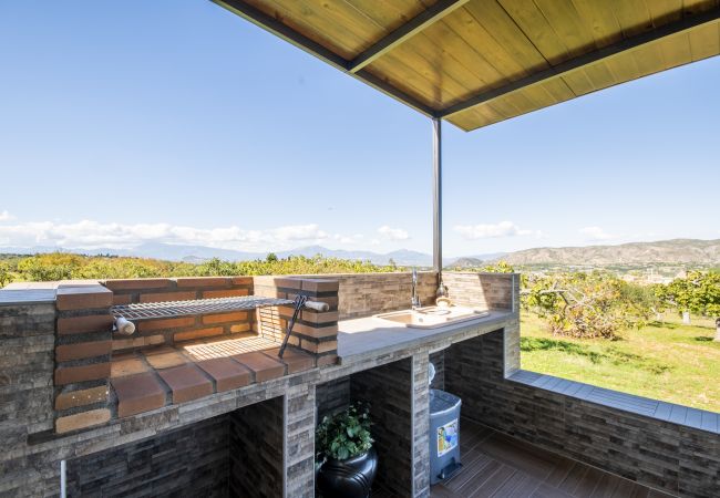 Barbacoa de esta finca en Alhaurín de la Torre