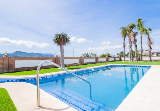 Piscina privada de esta Villa en Cártama