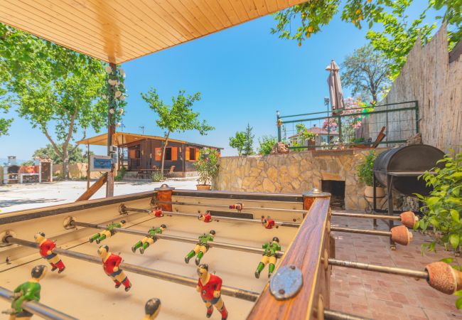 Barbacoa de esta casa de madera en Alhaurín el Grande