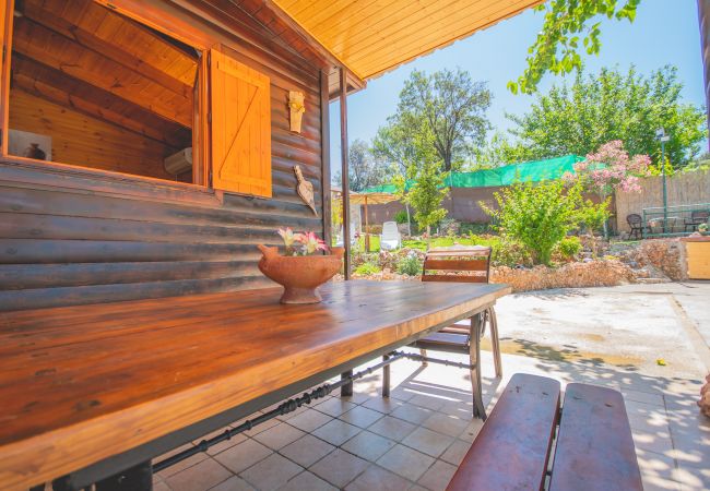 Terraza de esta casa de madera en Alhaurín el Grande