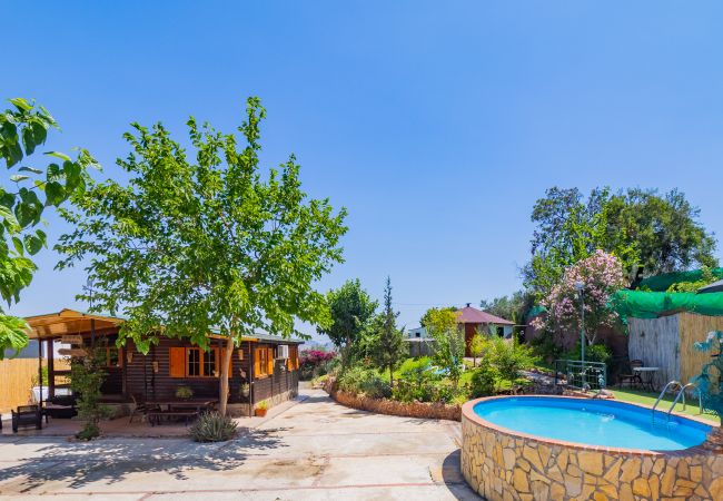 Encantadora casa rural con piscina para 6 personas.