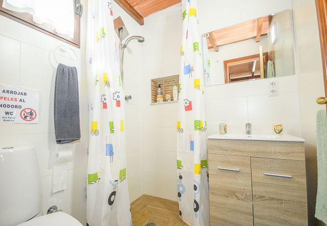 Baño de esta casa cerca de El Caminito del Rey