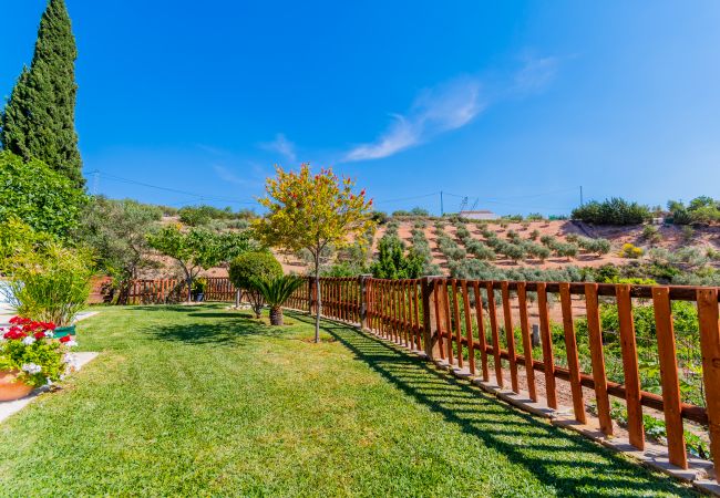 Jardín de esta casa cerca de El Caminito del Rey