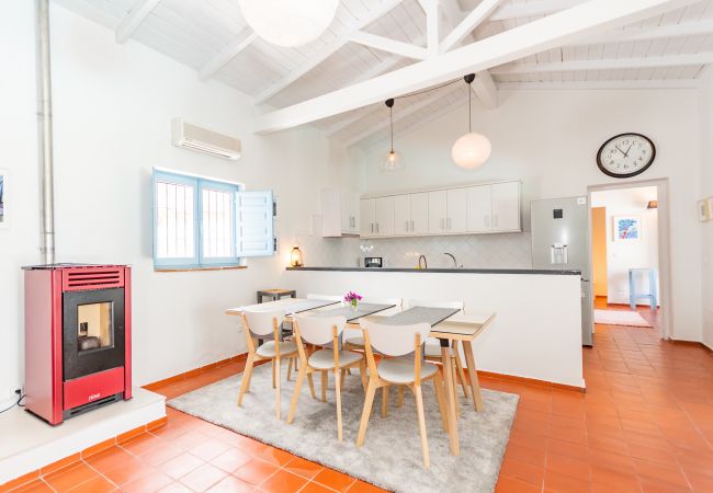 Salón comedor de esta finca en Alhaurín el Grande