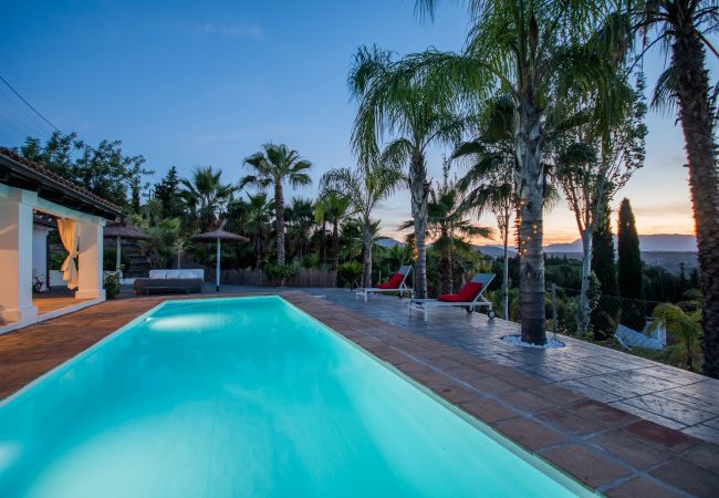 Piscina de esta finca en Alhaurín el Grande