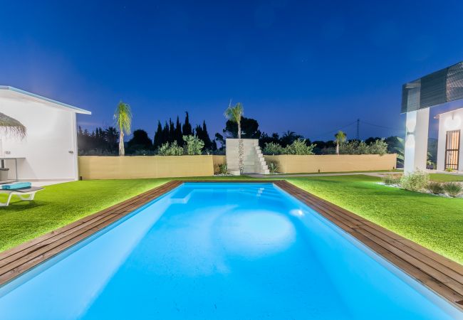 Piscina privada de esta finca en Alhaurín el Grande