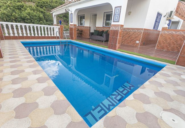 Casa rural en Nerja - Villa Marimel Con Piscina Privada