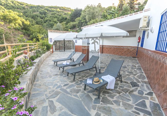 Casa rural en Nerja - Villa Marimel Con Piscina Privada