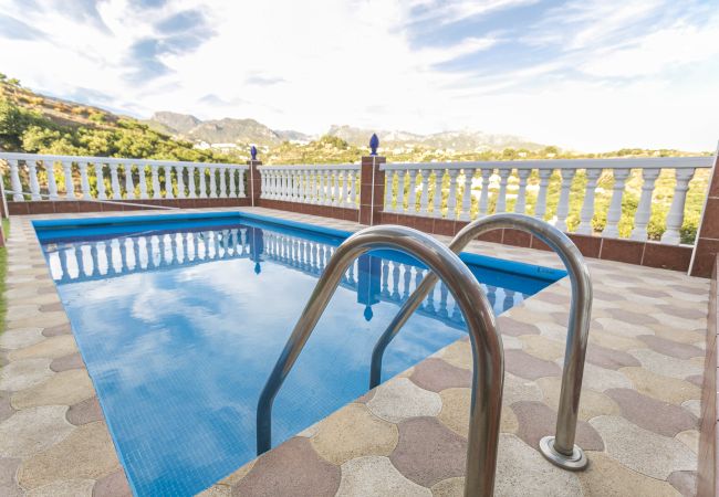 Casa rural en Nerja - Villa Marimel Con Piscina Privada