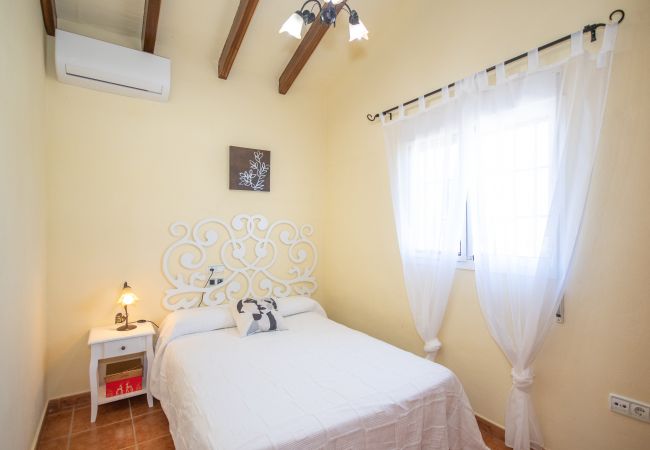 Bedroom of this farm in Alhaurín el Grande