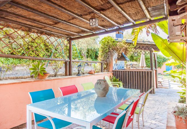 Terrace of this farm in Alhaurín de la Torre