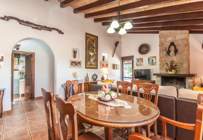 Dining room of this country house in Alhaurín de la Torre