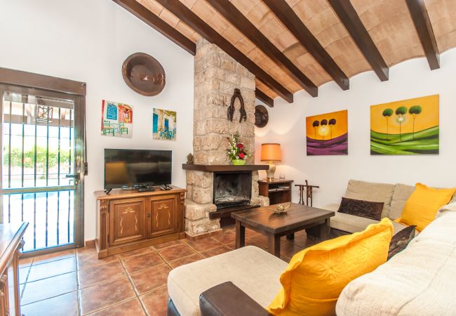 Dining room of this country house in Alhaurín de la Torre