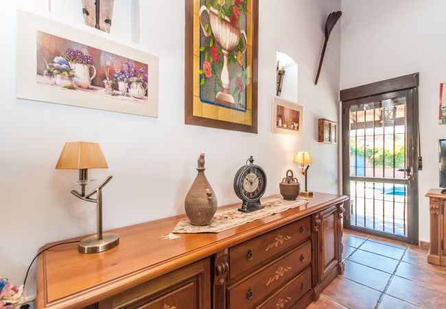 Dining room of this country house in Alhaurín de la Torre