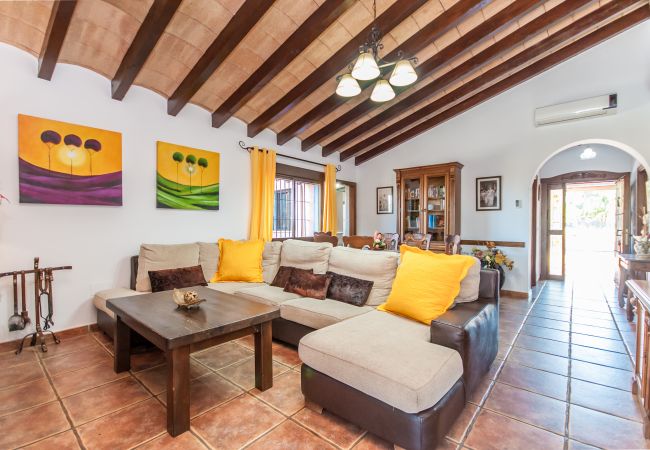 Dining room of this country house in Alhaurín de la Torre