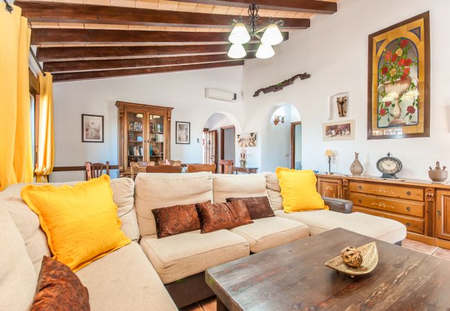 Dining room of this country house in Alhaurín de la Torre