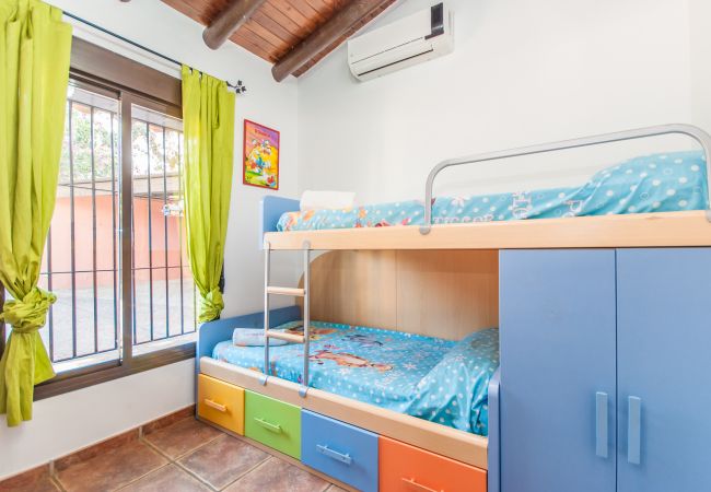 Children's bedroom of this country house in Alhaurín de la Torre