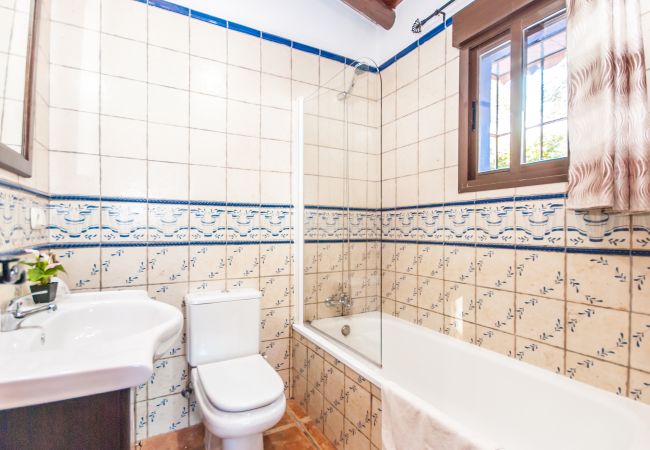 Bathroom of this farm in Alhaurín de la Torre