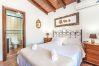 Bedroom of this country house in Alhaurín de la Torre