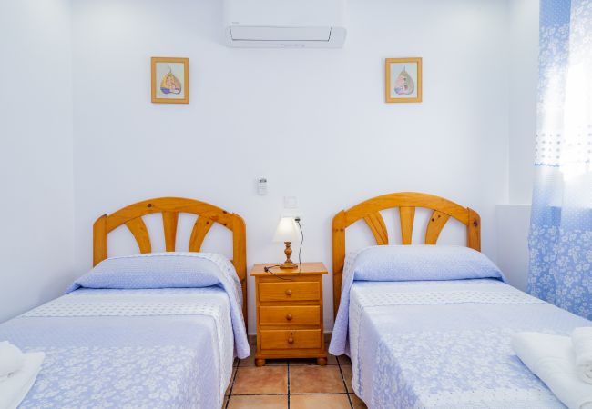 Children's bedroom of this Finca in Coín