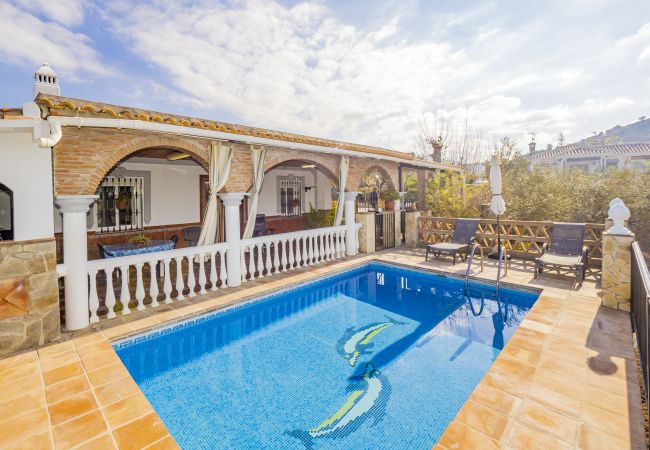 Private pool of this Finca in Coín