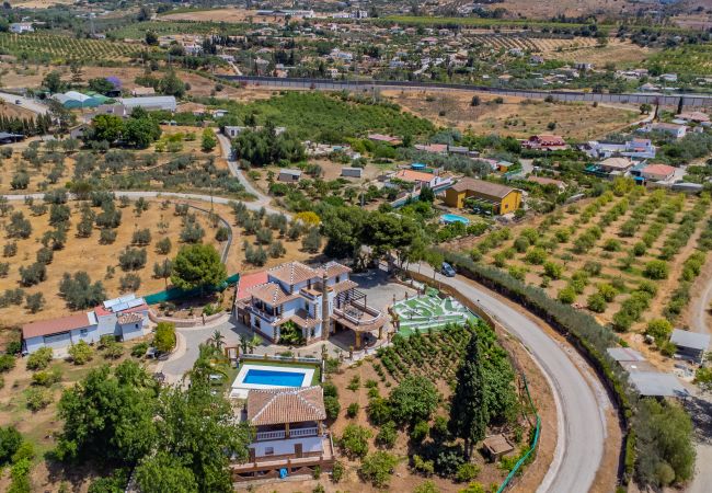 Villa in Estación de Cártama - Cubo's Villa Fina & Minigolf included