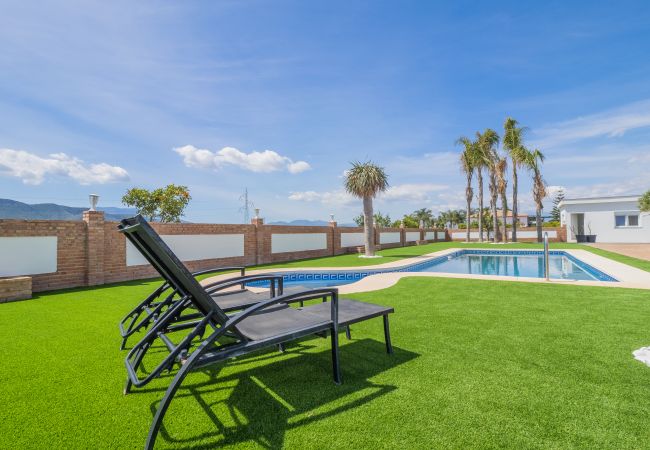 Private pool of this Villa in Cártama