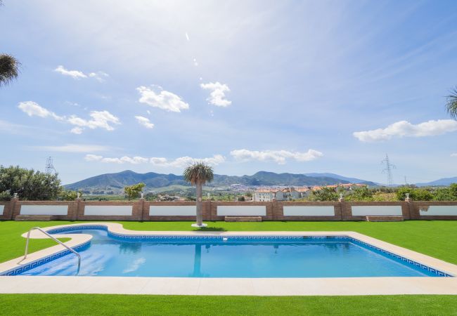 Private pool of this Villa in Cártama