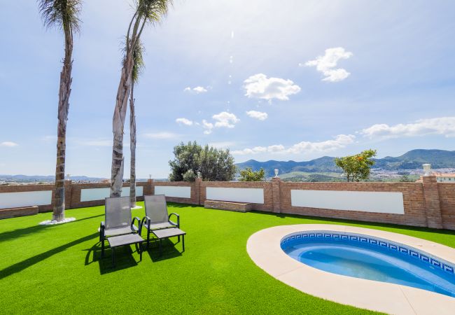 Private pool of this Villa in Cártama