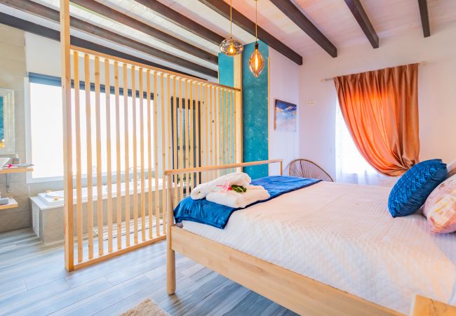 Bedroom of this country house in Alhaurín el Grande