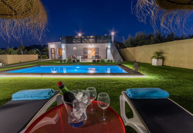 Private pool of this estate in Alhaurín el Grande