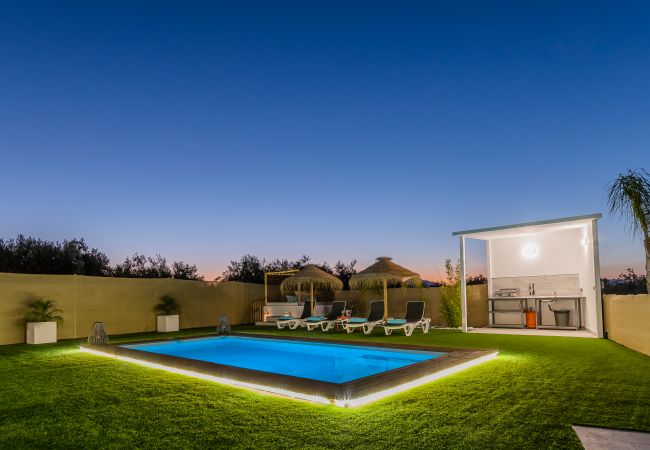 Private pool of this estate in Alhaurín el Grande