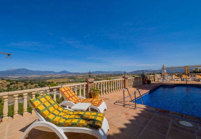 Pool of this house in Sierra Gorda, Coín