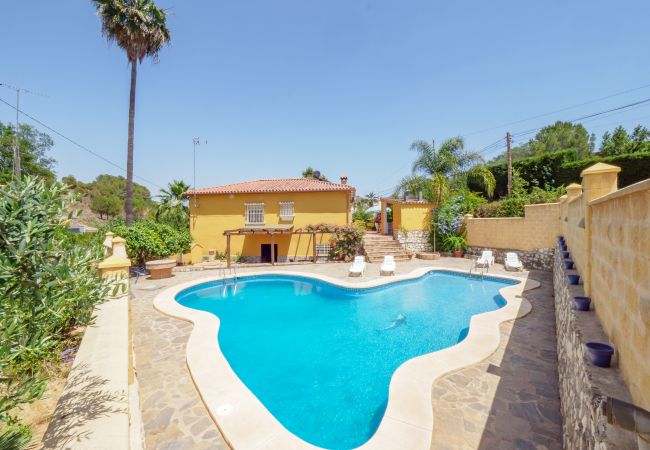 Cruz de Piedra rural house pool and outdoor areas