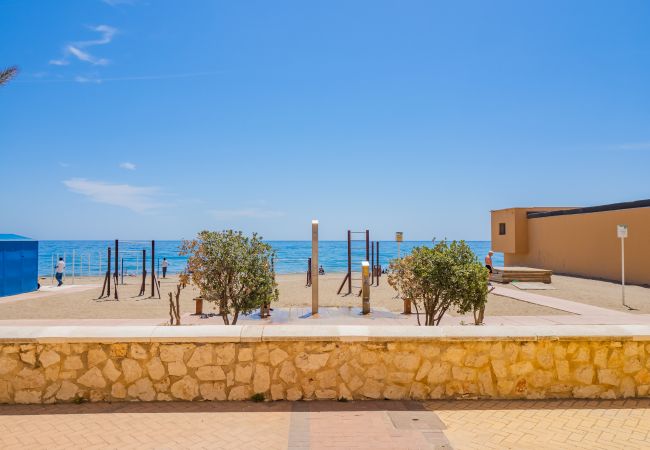 Apartment in Fuengirola - Cubo's Apartment Front Line Beach Fuengirola