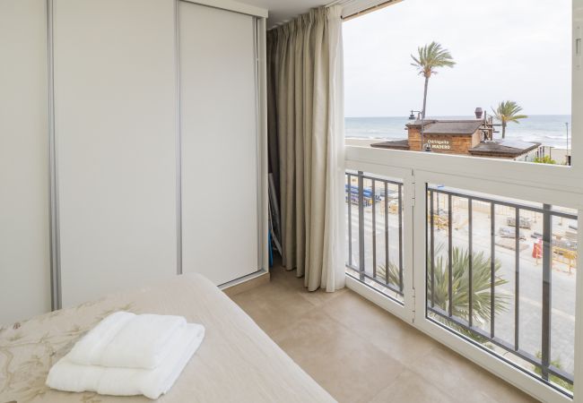 Apartment in Estepona - Cubo's Estepona Oceanview Apartment & Free Parking