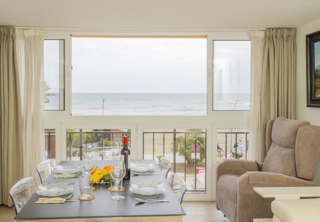 Apartment in Estepona - Cubo's Estepona Oceanview Apartment & Free Parking