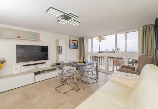 Apartment in Estepona - Cubo's Estepona Oceanview Apartment & Free Parking