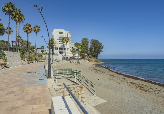 Apartment in Estepona - Cubo's Estepona Oceanview Apartment & Free Parking