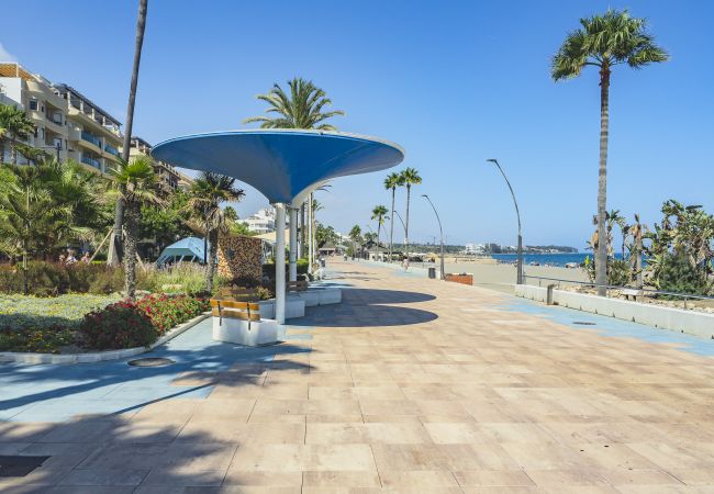 Apartment in Estepona - Cubo's Estepona Oceanview Apartment & Free Parking