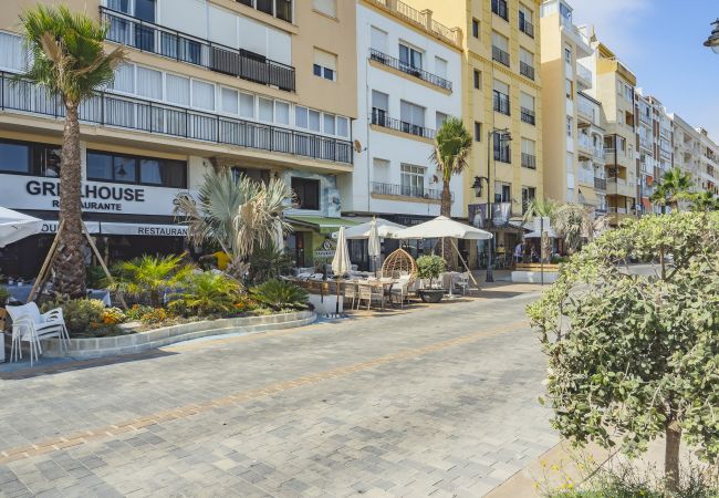 Apartment in Estepona - Cubo's Estepona Oceanview Apartment & Free Parking