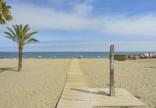 Apartment in Estepona - Cubo's Estepona Oceanview Apartment & Free Parking